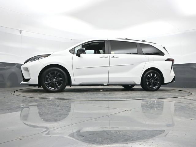 Used 2025 Toyota Sienna XSE image 26