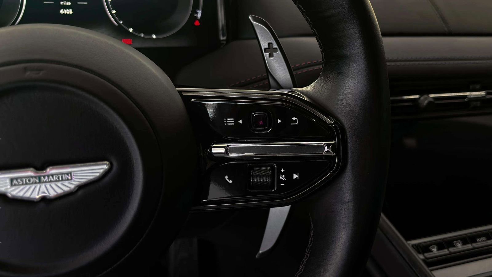 Used 2024 Aston Martin DB12 Coupe image 29