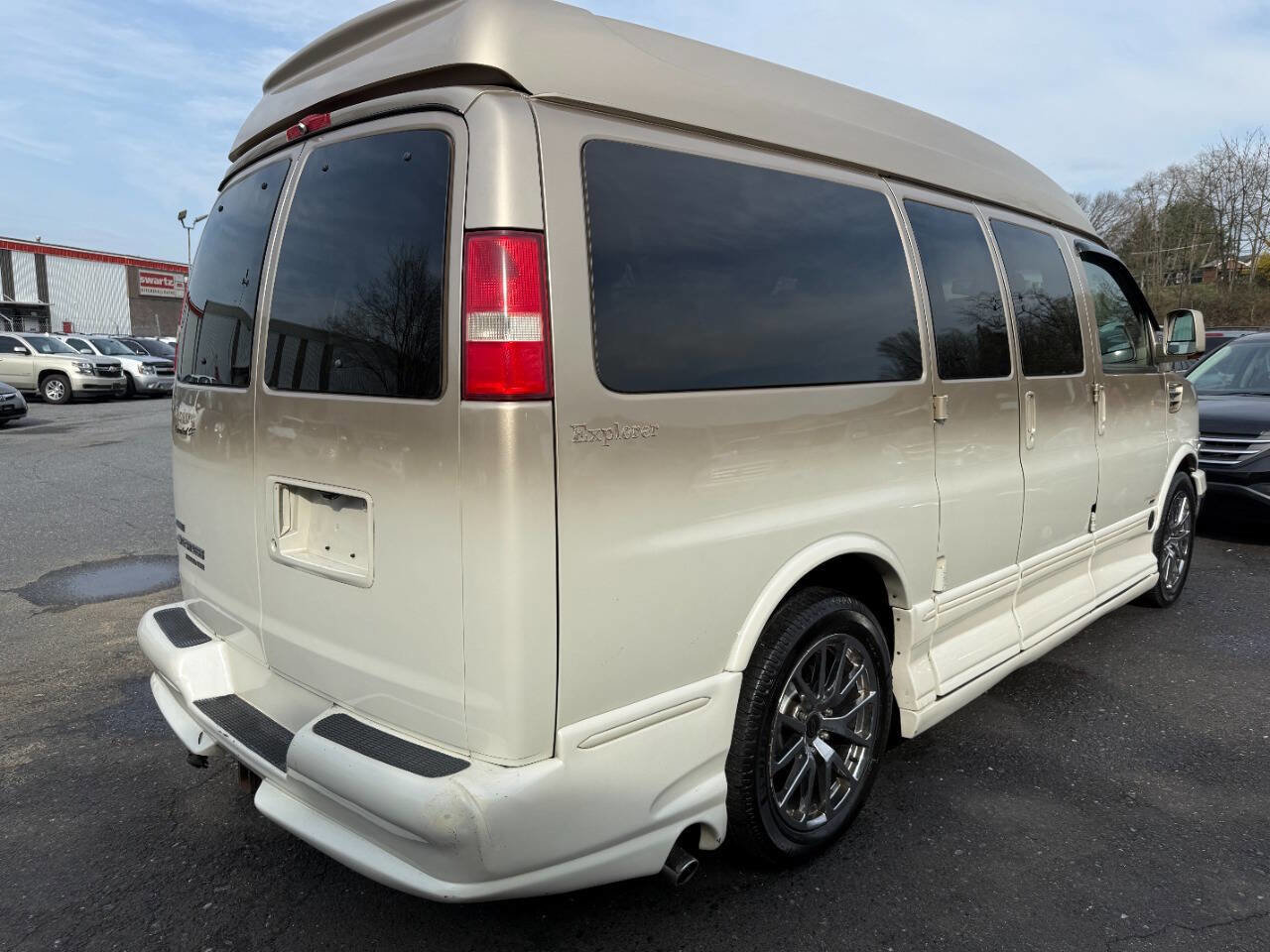 Used 2011 Chevrolet Express 1500 AWD image 5