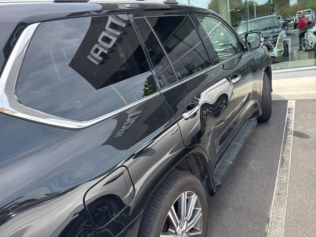 Used 2017 Lexus LX 570 4WD w/ Luxury Package image 12