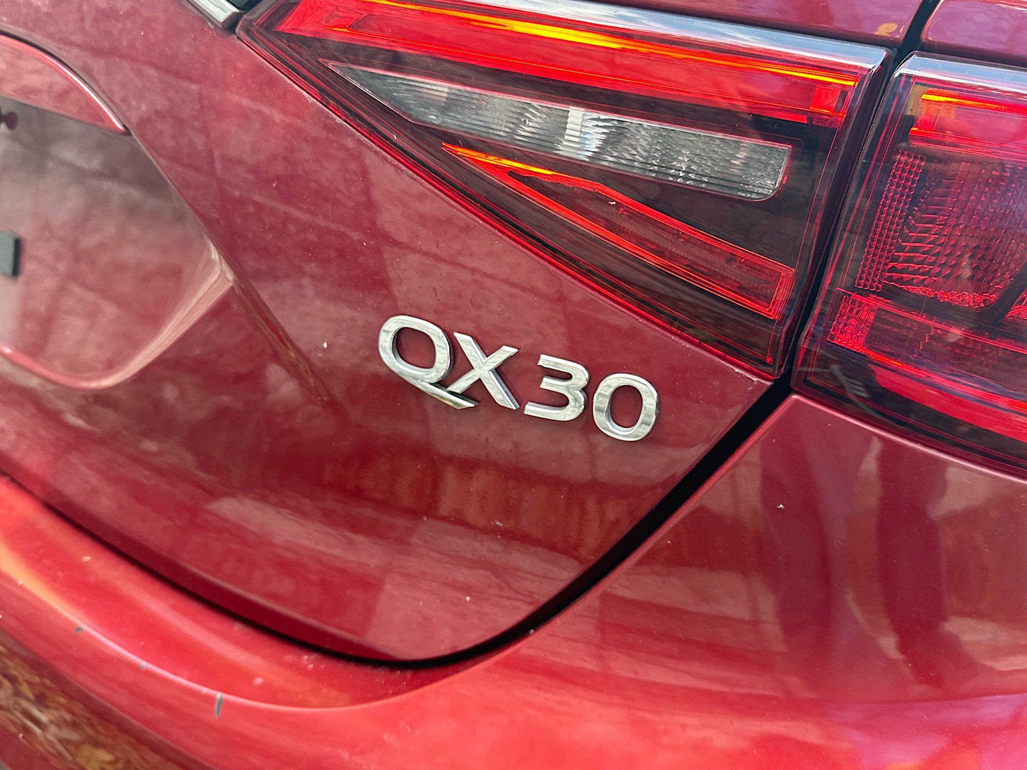 Used 2018 INFINITI QX30 w/ Cargo Package image 10