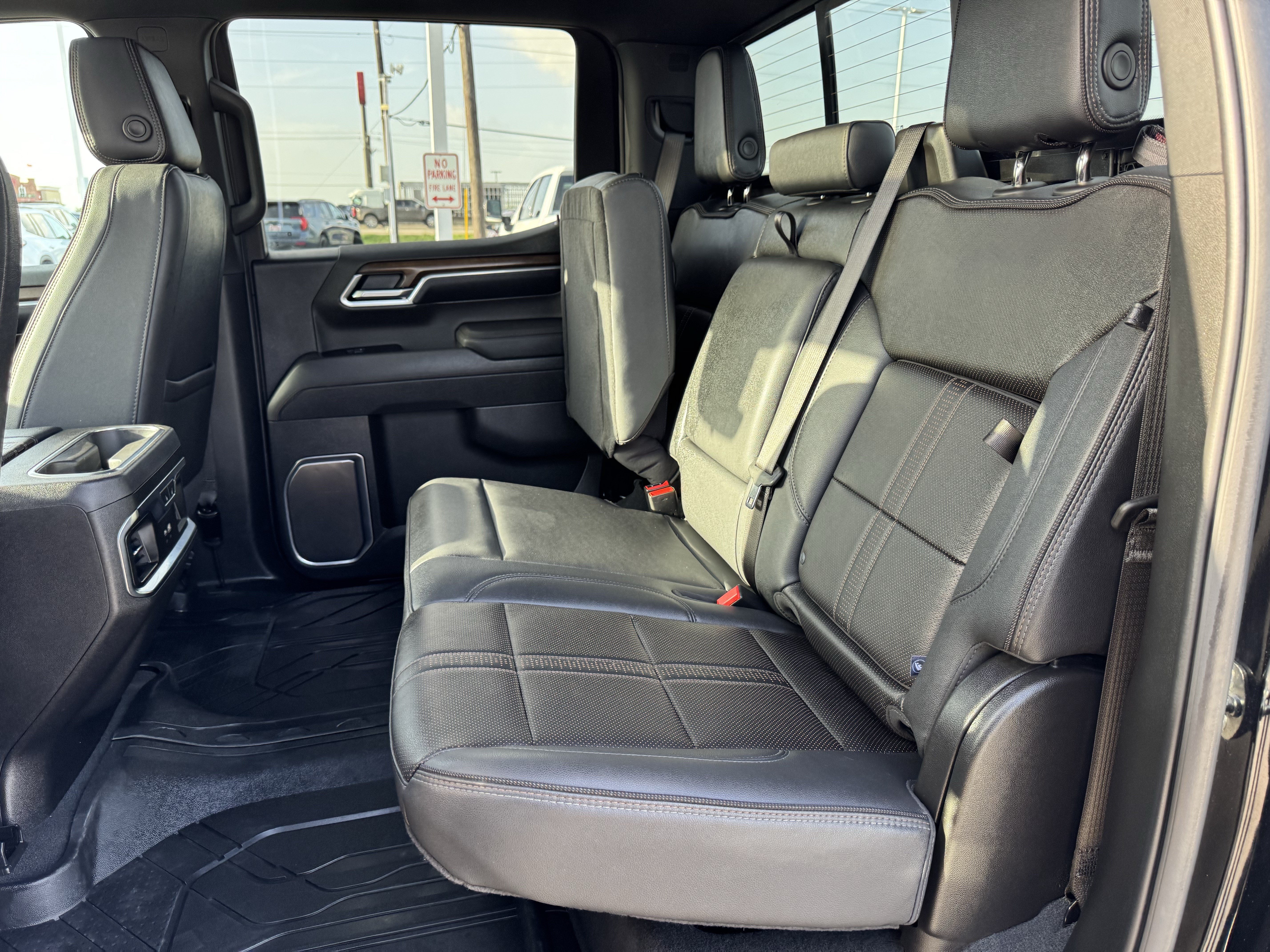 Used 2025 Chevrolet Silverado 1500 High Country w/ High Country Premium Package AWD/4WD image 26