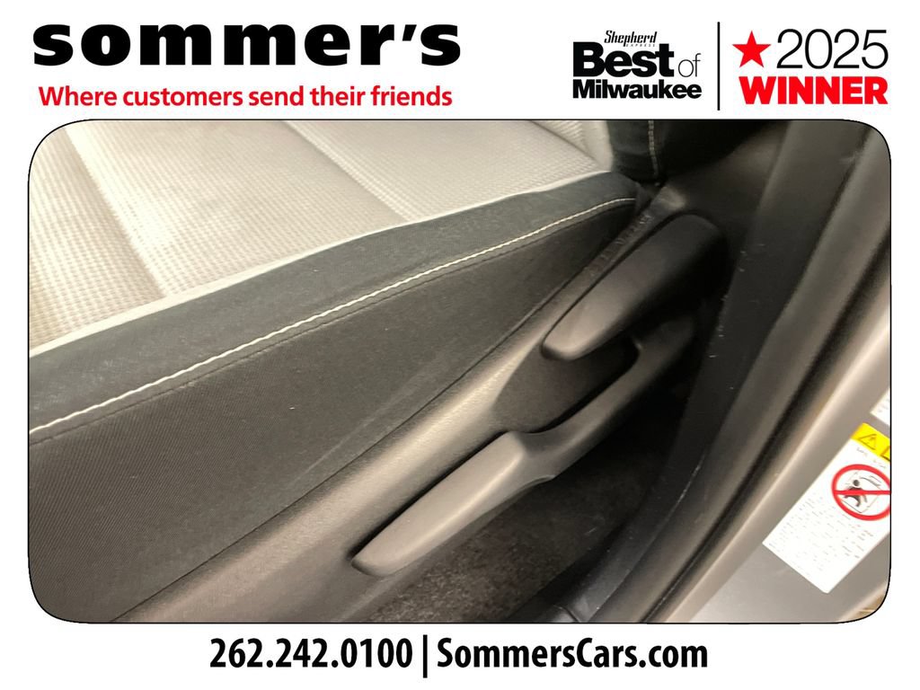 Used 2017 Toyota RAV4 XLE AWD/4WD image 10