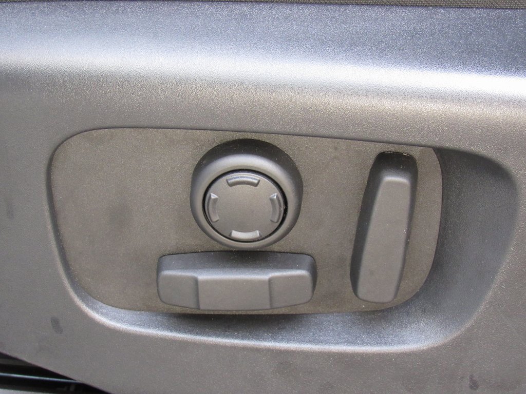 Used 2023 Land Rover Range Rover Evoque R-Dynamic SE image 12