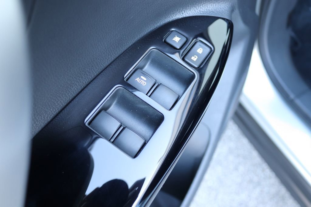 Used 2025 Mitsubishi Eclipse Cross LE image 7