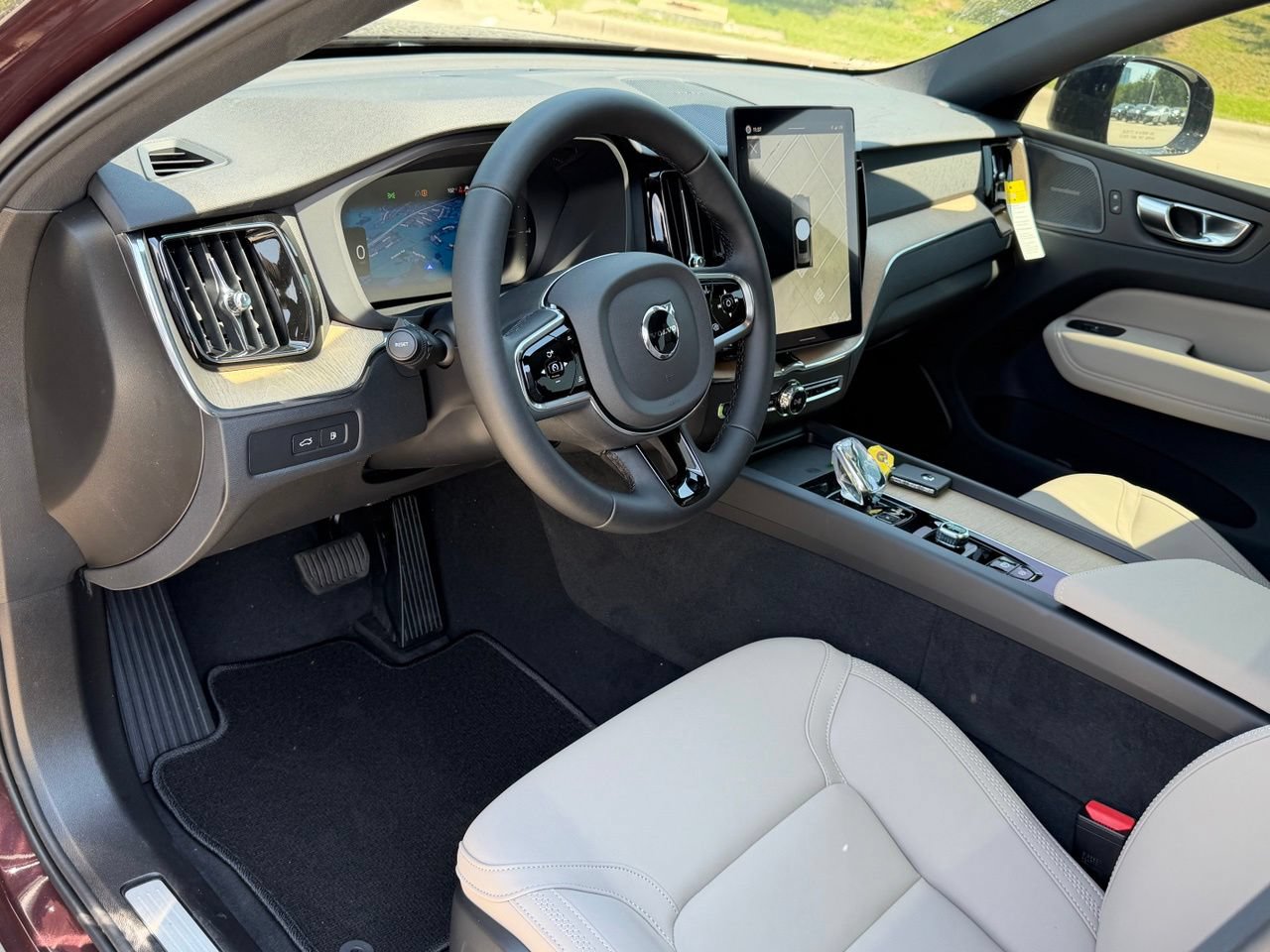 New 2026 Volvo XC60 T8 Plus w/ Protection Package Premier AWD/4WD image 10