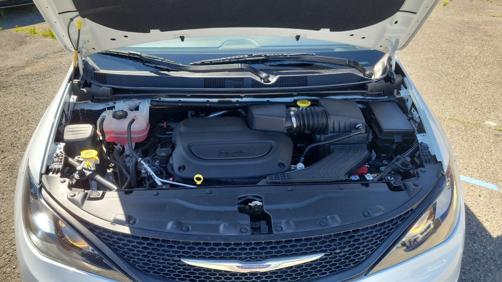 Used 2020 Chrysler Voyager L FWD image 37