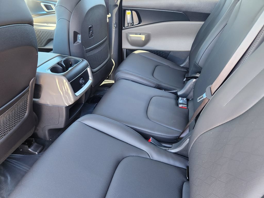 New 2026 Kia Carnival FWD image 9