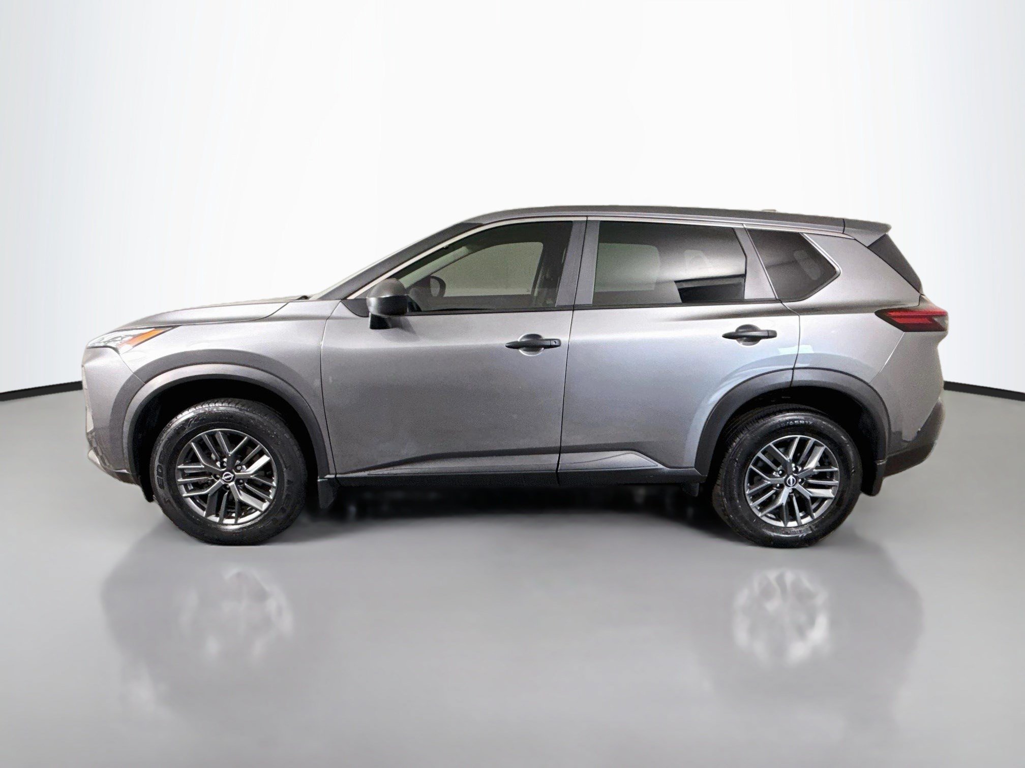 Used 2023 Nissan Rogue S FWD image 6