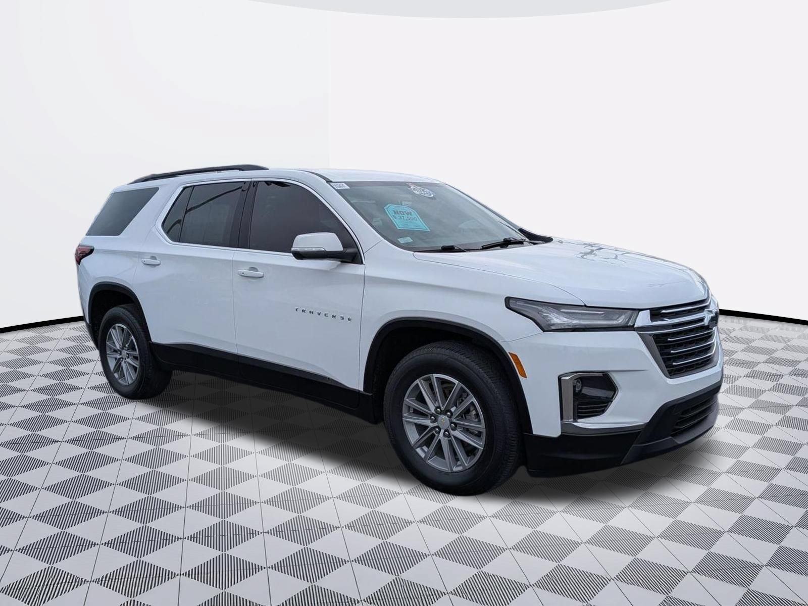 Certified 2023 Chevrolet Traverse LT w/ Rear Camera Mirror Package AWD/4WD image 3