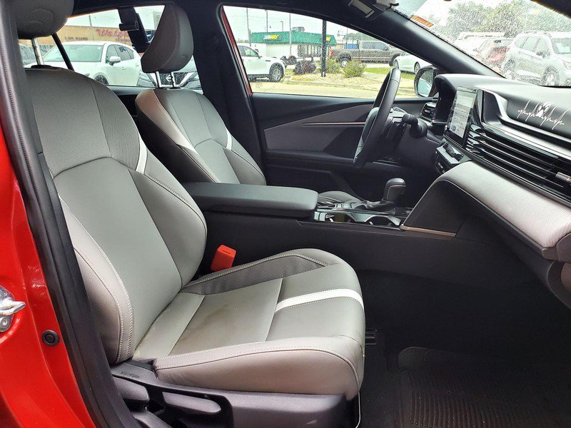 Used 2025 Toyota Camry SE FWD image 13