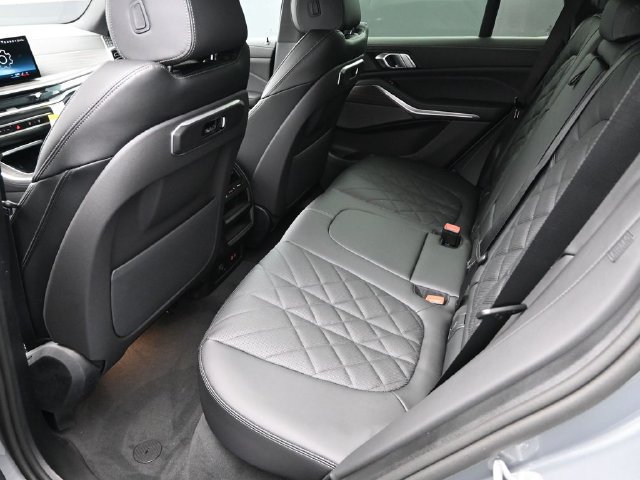 New 2026 BMW X5 xDrive50e w/ Premium Package AWD/4WD image 18