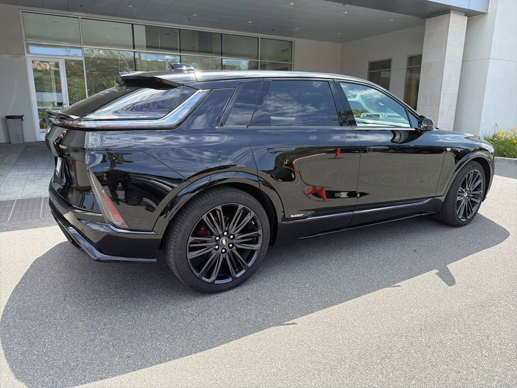 Used 2026 Cadillac Lyriq V AWD/4WD image 7