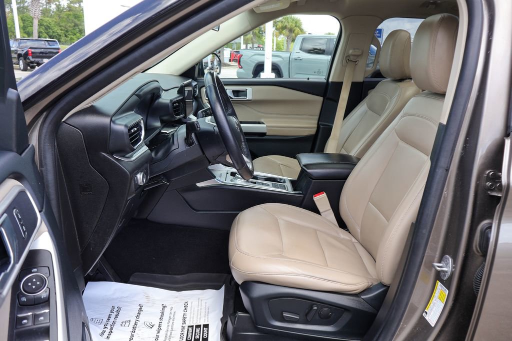 Used 2021 Ford Explorer XLT w/ Equipment Group 202A image 8
