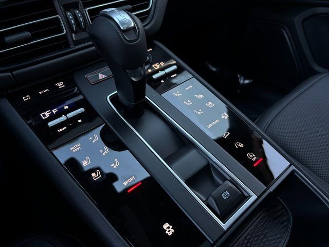 Certified 2026 Porsche Macan AWD/4WD image 21