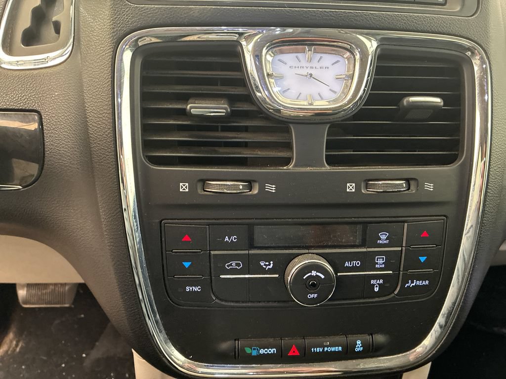 Used 2014 Chrysler Town & Country Touring FWD image 16