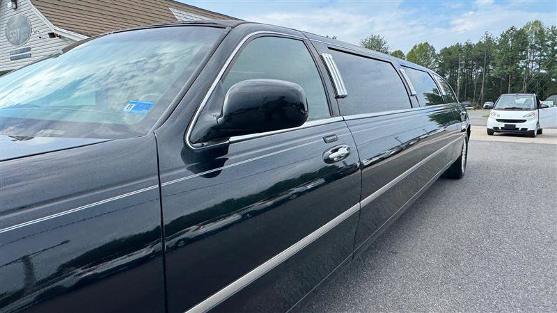 Used 2008 Lincoln Town Car Executive RWD image 16