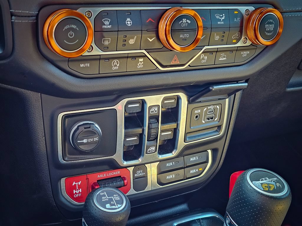 Used 2025 Jeep Gladiator Mojave AWD/4WD image 28