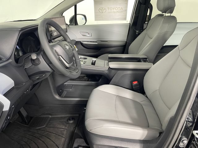 New 2026 Toyota Sienna XLE FWD image 2