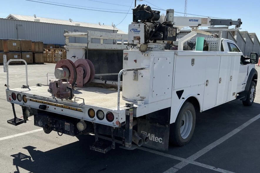 Used 2017 Ford F550 2WD Regular Cab Super Duty image 3