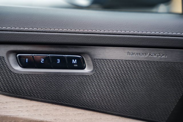 New 2026 Volvo XC90 B6 Plus w/ Protection Package Premier image 40