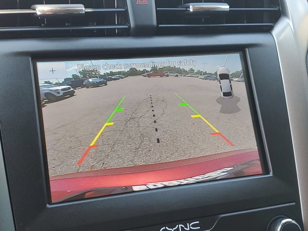 Used 2020 Ford Fusion SE FWD image 17