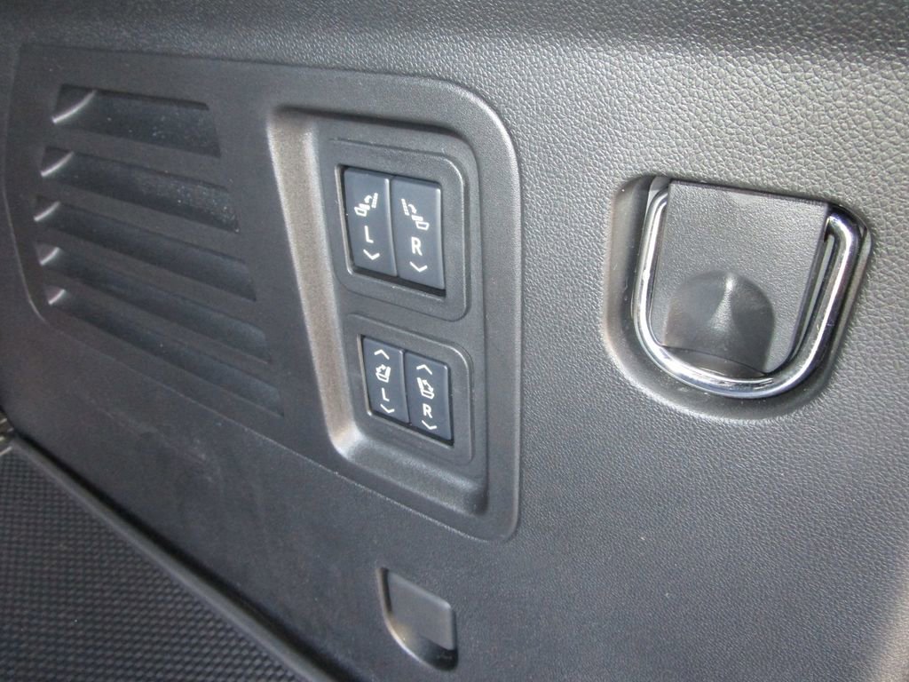 New 2026 Chevrolet Traverse High Country image 13