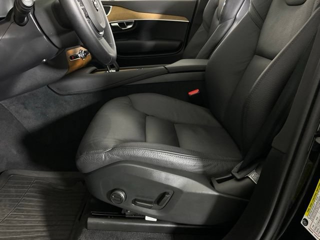 Certified 2025 Volvo XC90 B5 Plus w/ Protection Package AWD/4WD image 30