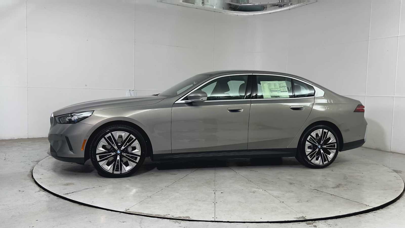 New 2026 BMW 530i xDrive w/ Premium Package image 5