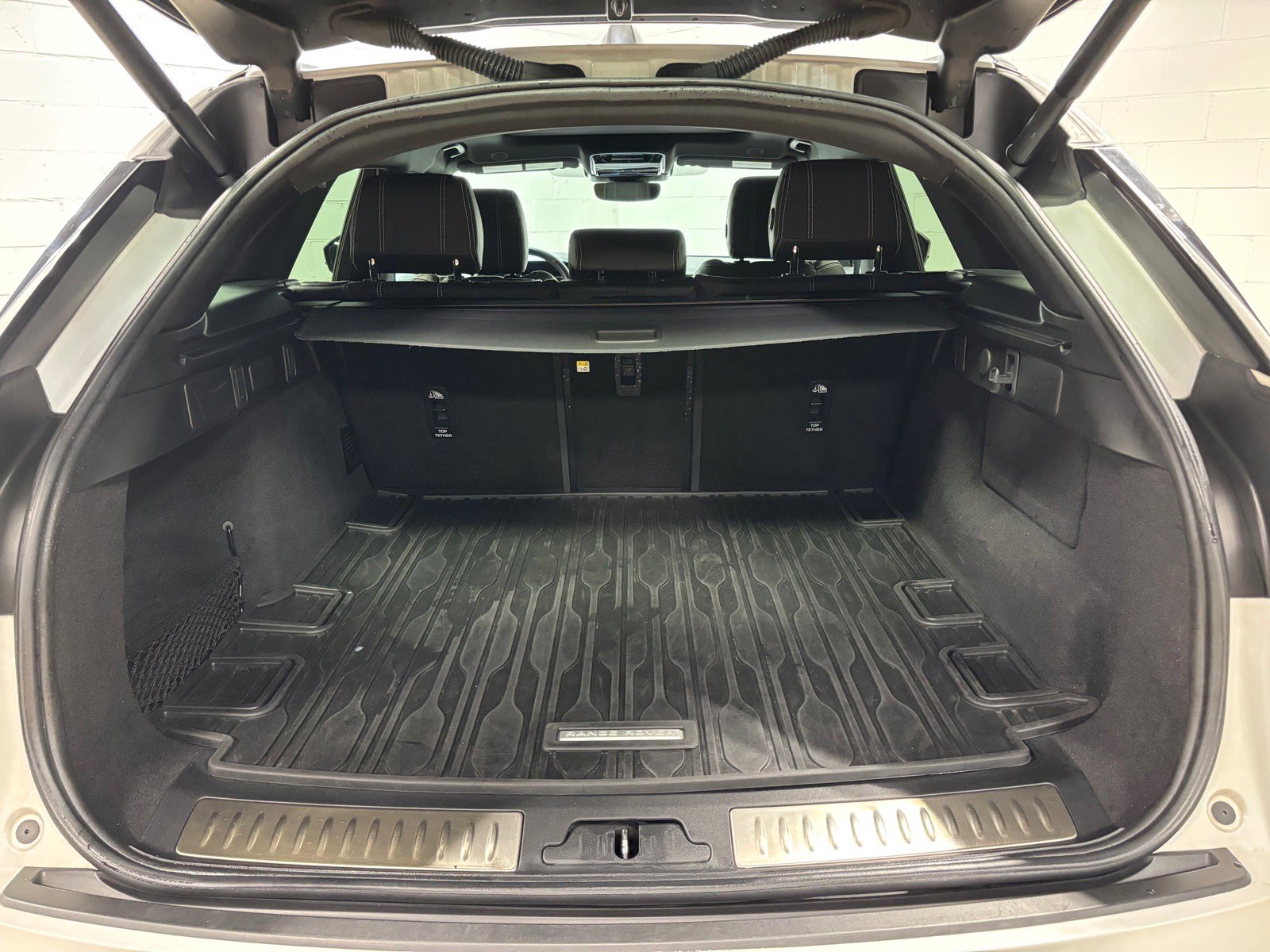 Used 2022 Land Rover Range Rover Velar R-Dynamic S AWD/4WD image 43