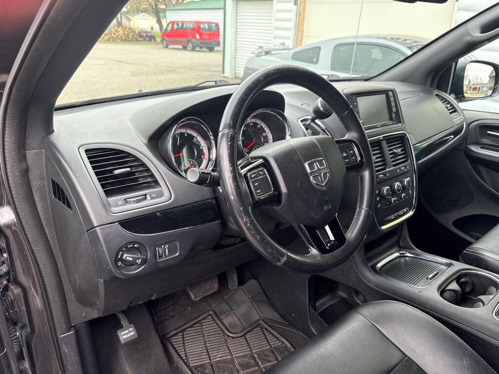 Used 2018 Dodge Grand Caravan SXT w/ Blacktop Package FWD image 10