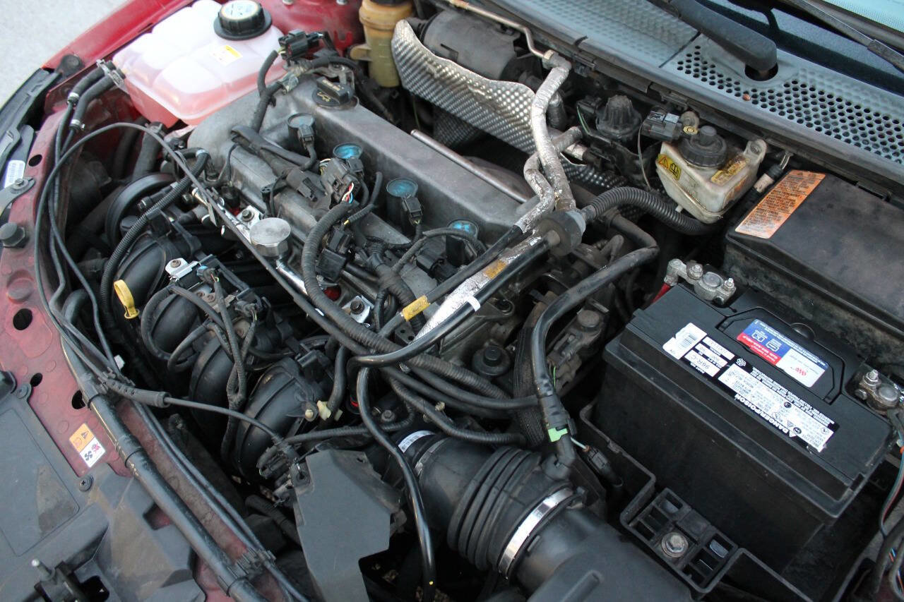 Used 2004 Ford Focus LX FWD image 18