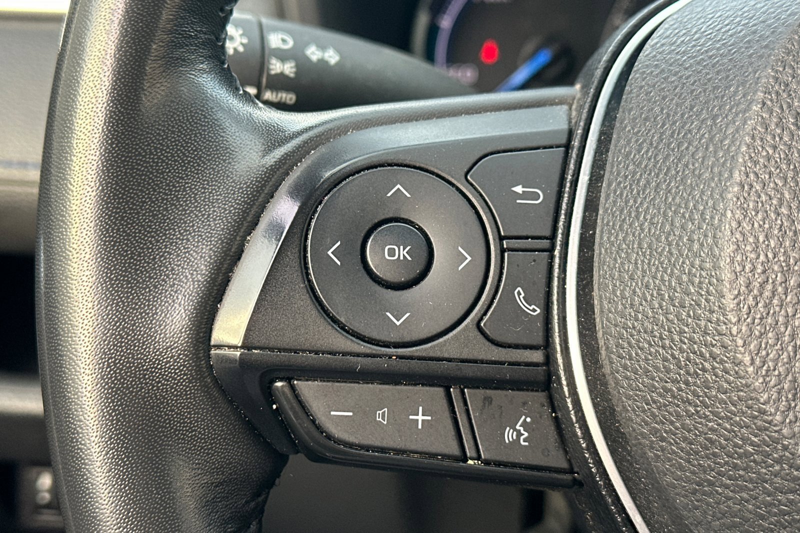 Used 2024 Toyota RAV4 SE image 37