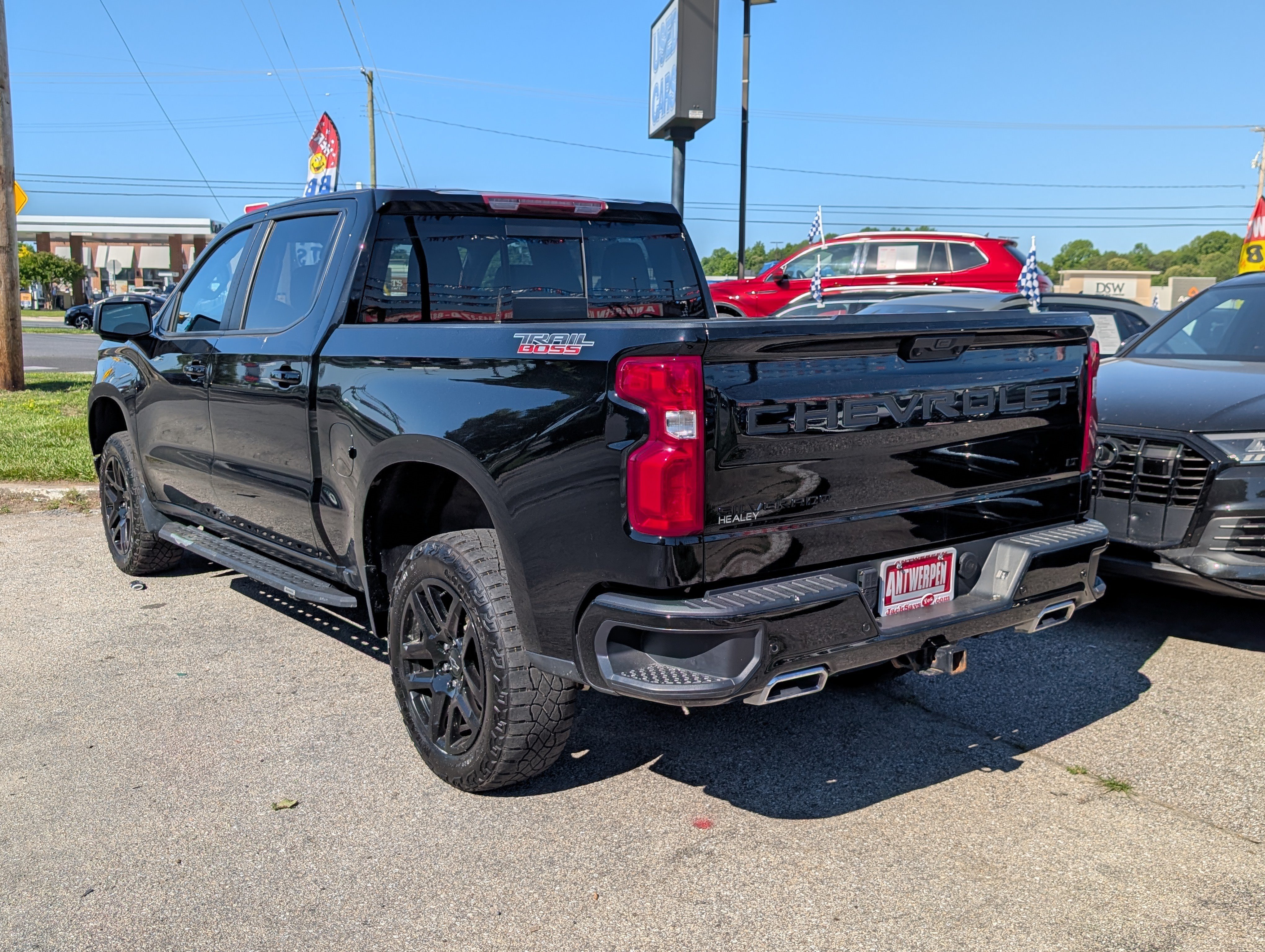 Used 2024 Chevrolet Silverado 1500 LT Trail Boss w/ LT Trail Boss Premium Package AWD/4WD image 4