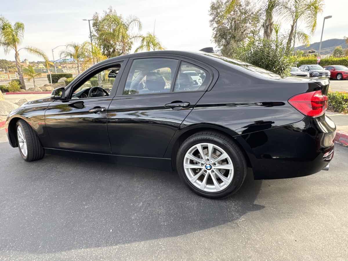 Used 2018 BMW 320i Sedan image 16