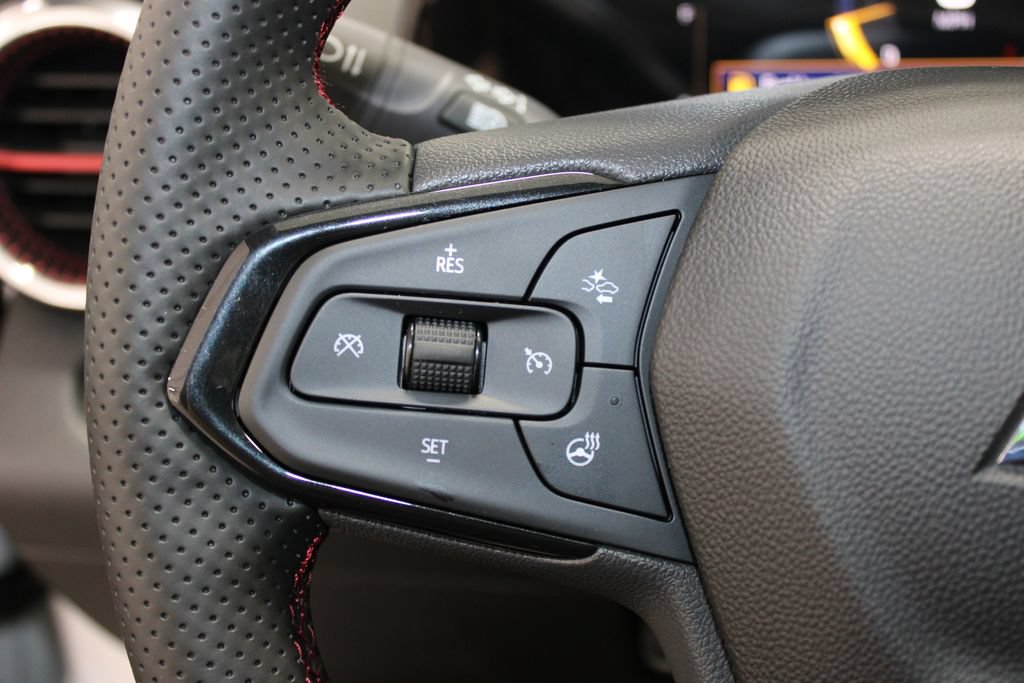 New 2026 Chevrolet Trax RS w/ Sunroof Package FWD image 32