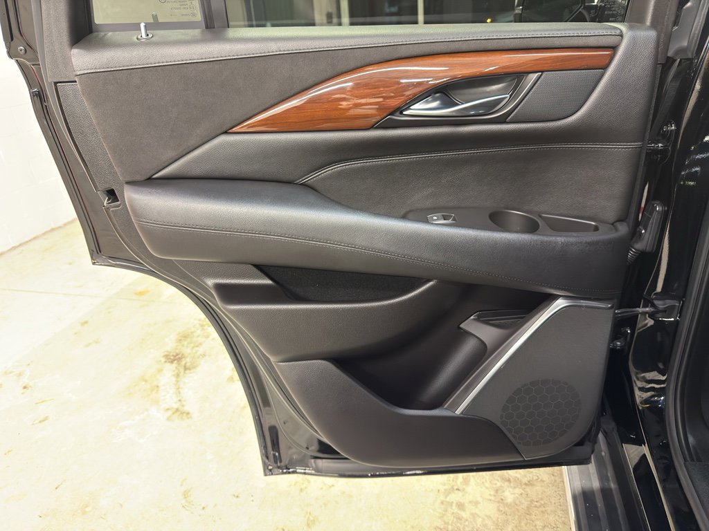 Used 2019 Cadillac Escalade Luxury image 29