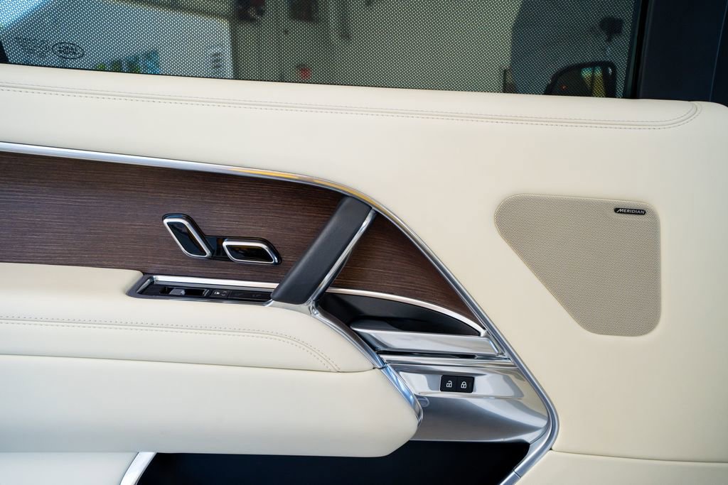 Used 2024 Land Rover Range Rover Long Wheelbase SE image 46