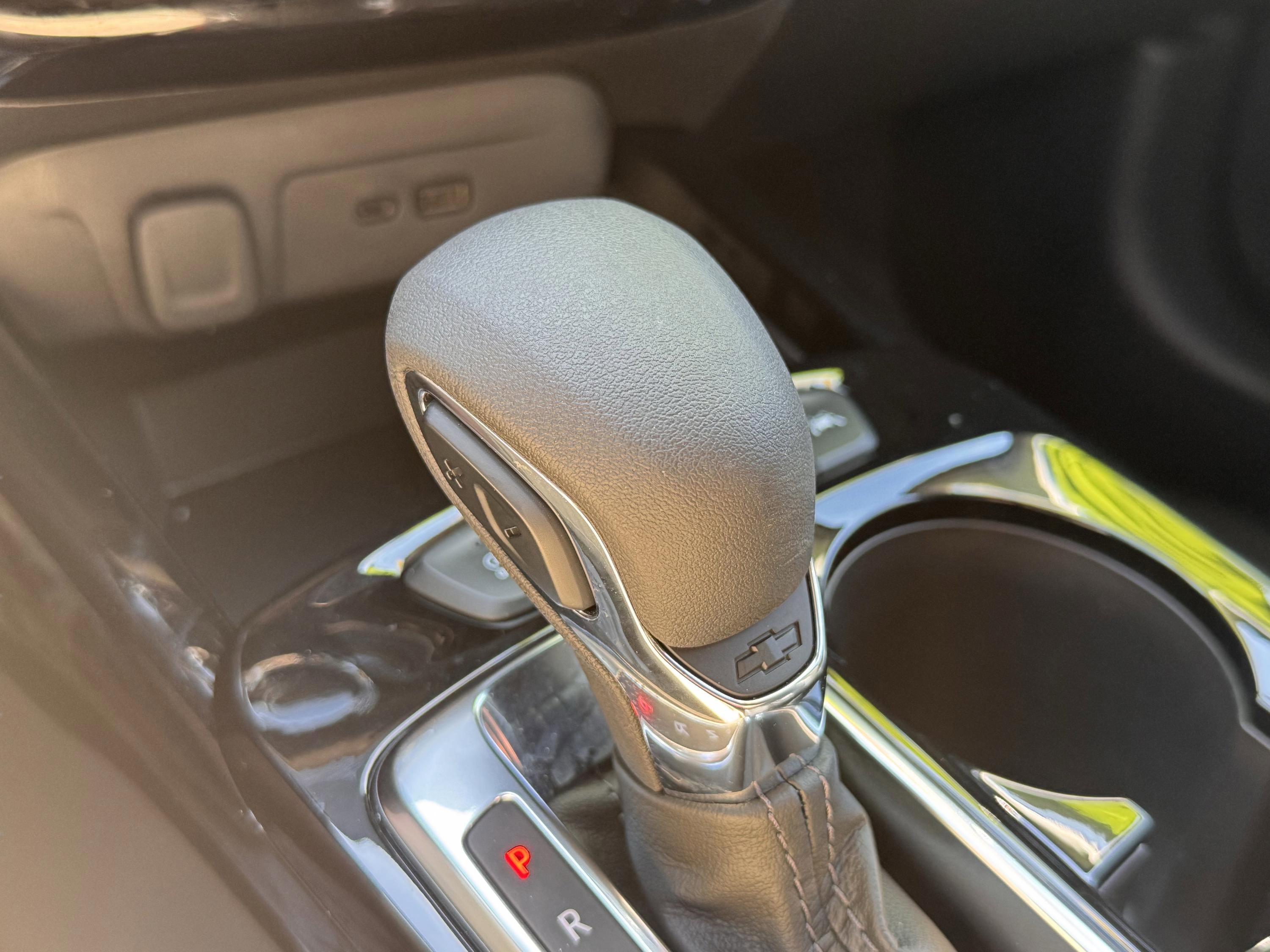 Used 2025 Chevrolet Trax LT FWD image 13