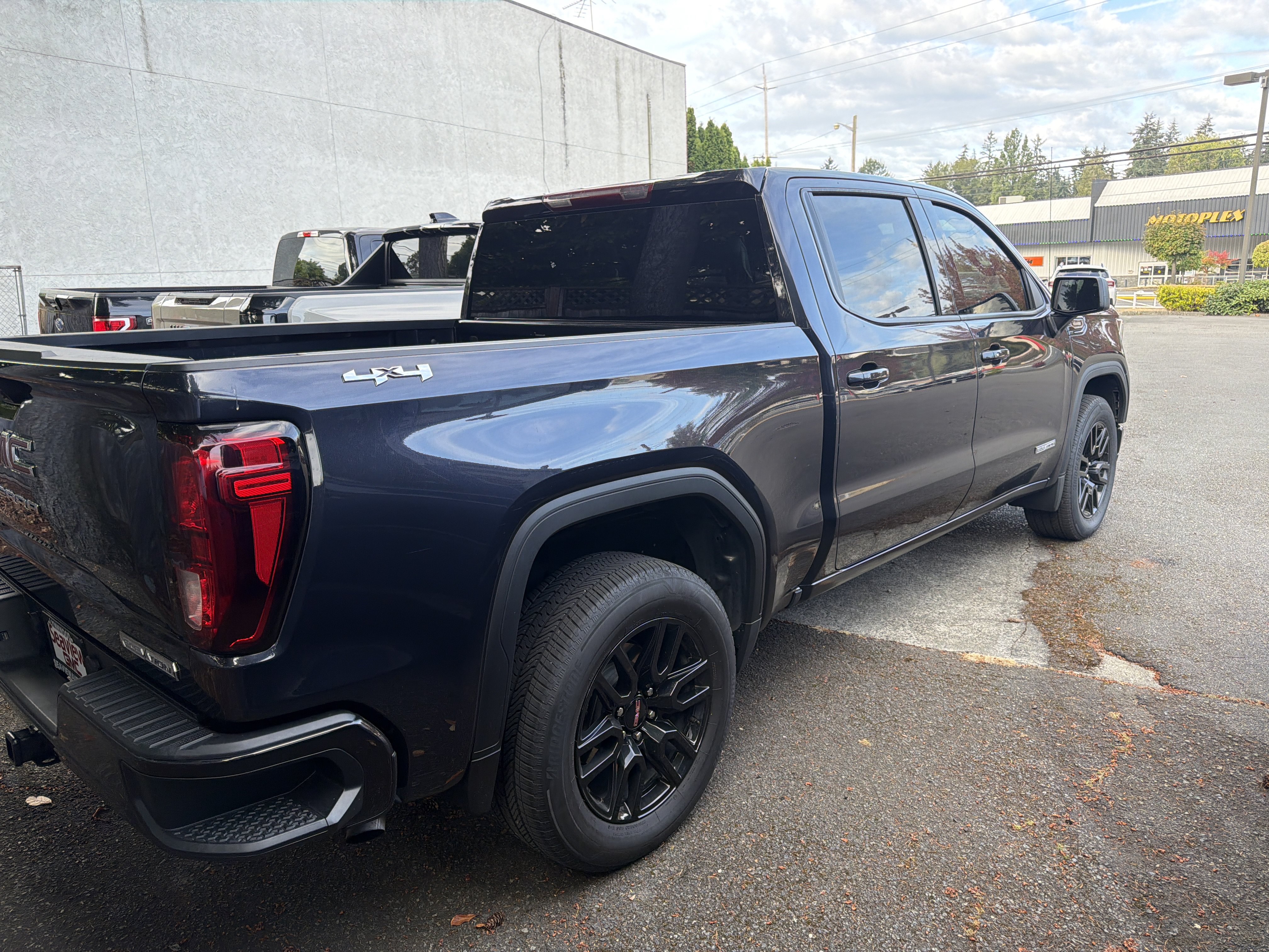 Used 2025 GMC Sierra 1500 Elevation AWD/4WD image 3