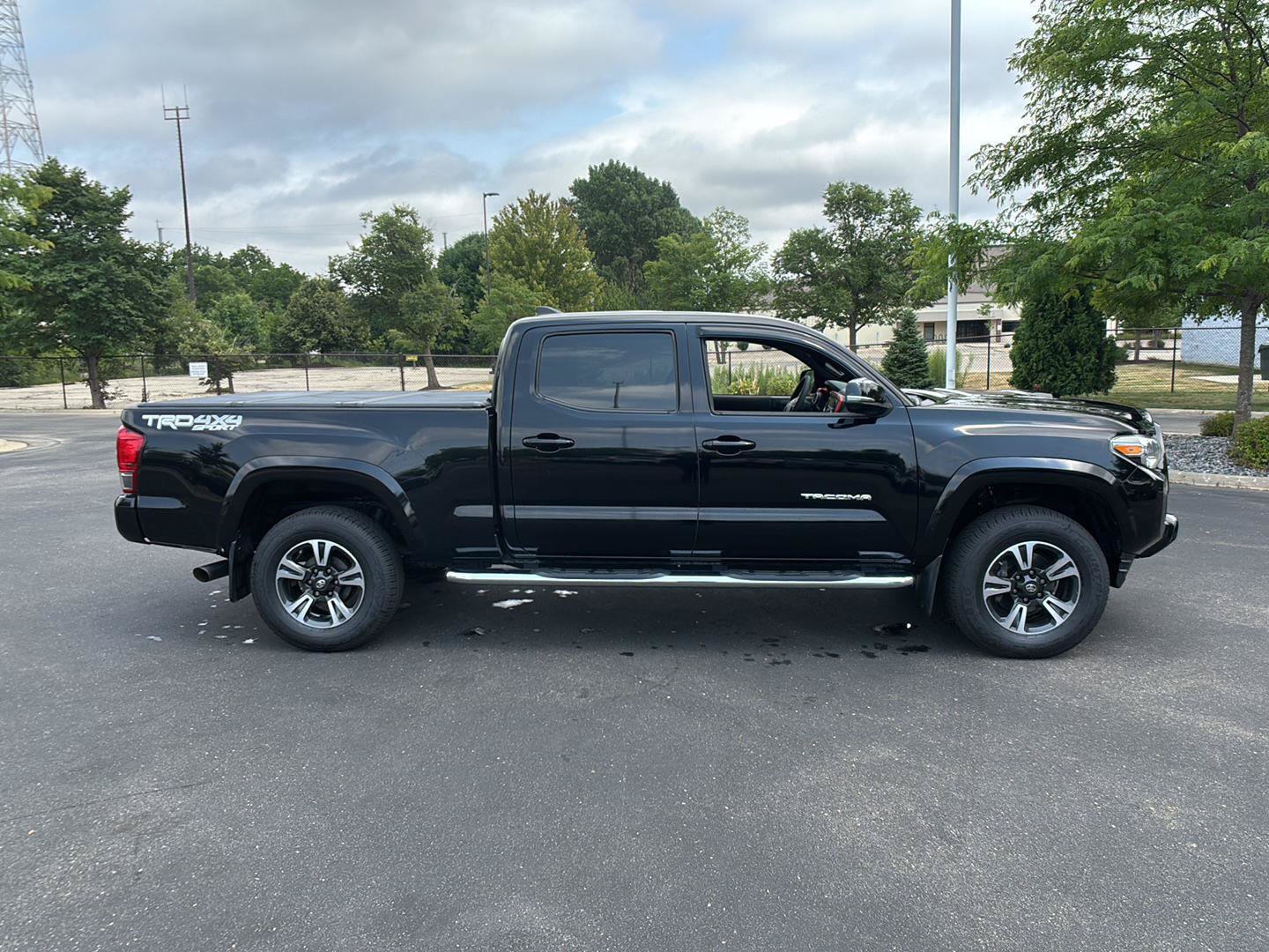 Used 2017 Toyota Tacoma TRD Sport w/ Tow Package AWD/4WD image 9