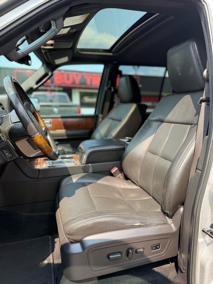 Used 2012 Lincoln Navigator 2WD image 8