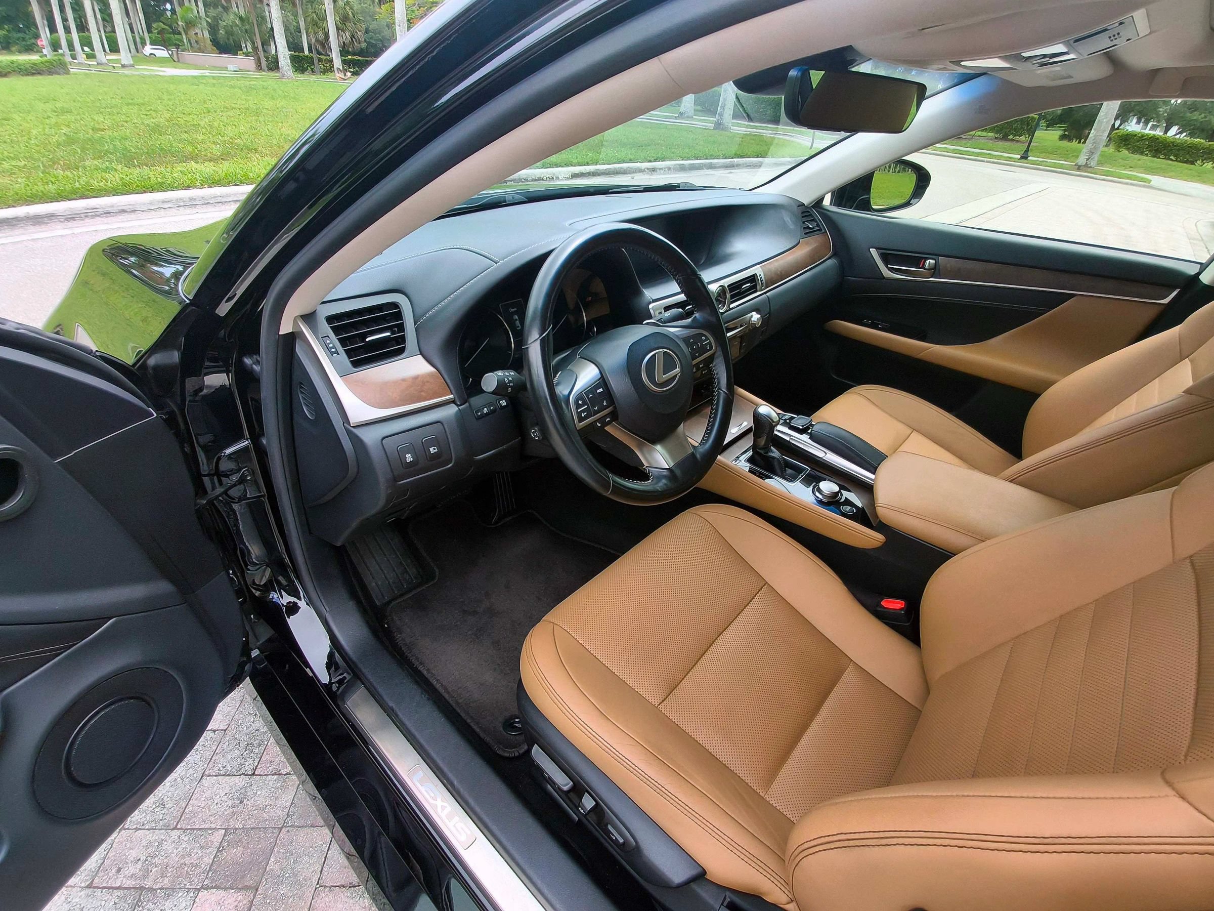 Used 2017 Lexus GS 350 w/ Preferred Accessory Package RWD image 5