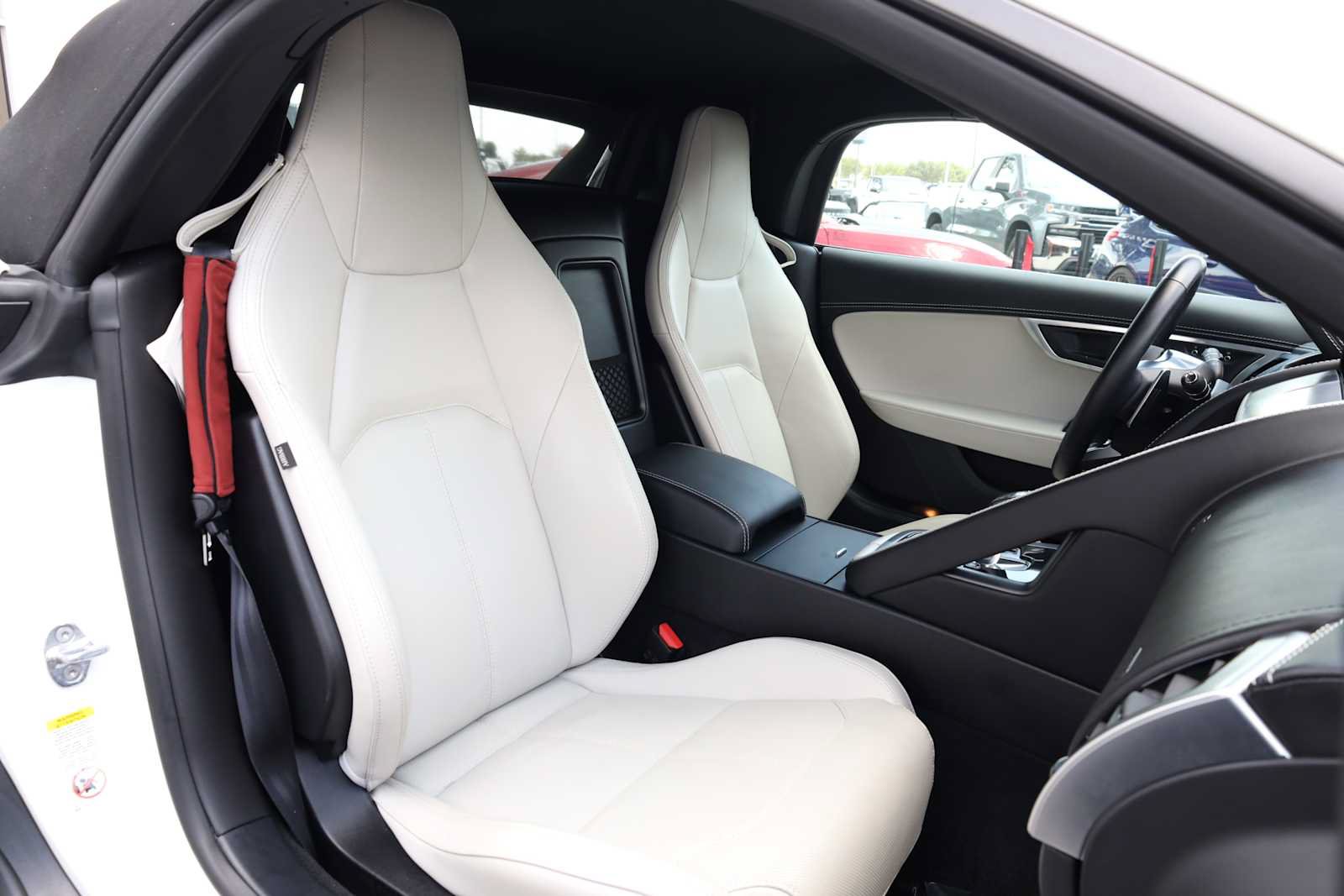 Used 2021 Jaguar F-TYPE Convertible RWD image 36