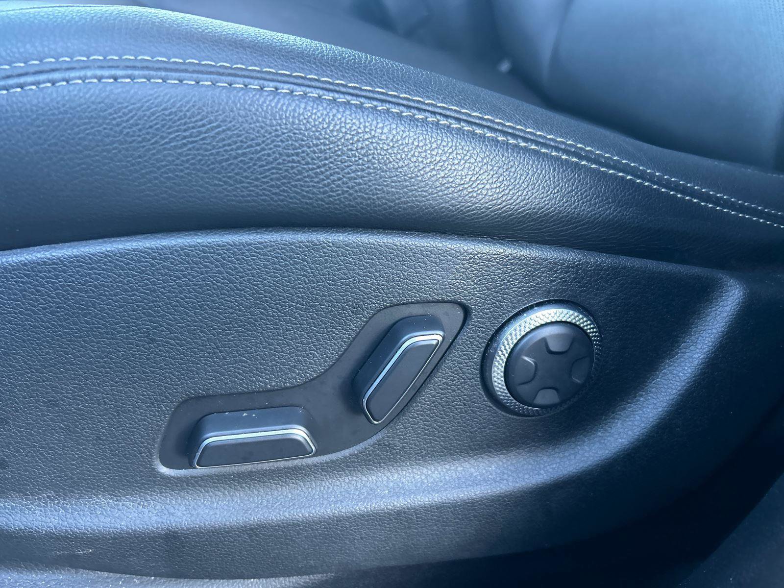 Used 2023 Genesis GV70 2.5T w/ Select Package image 10