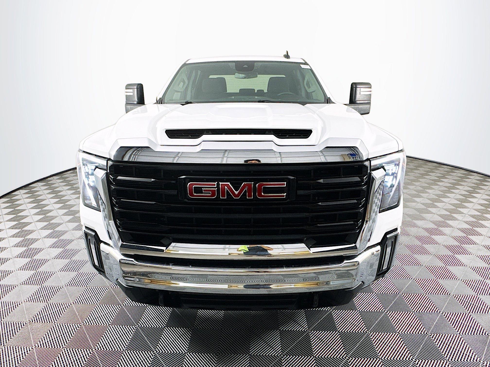 Used 2024 GMC Sierra 2500 Pro w/ Convenience Package image 2