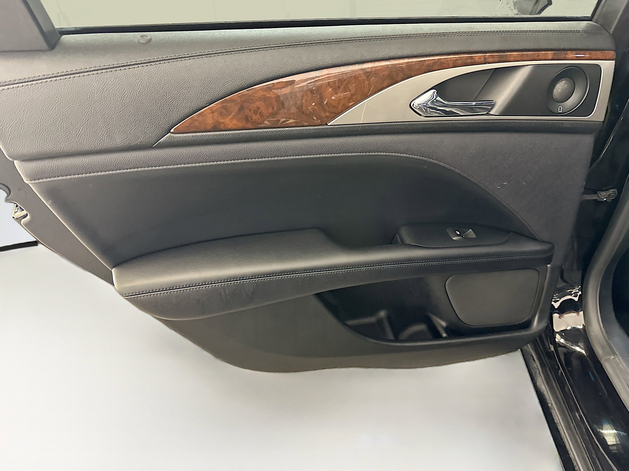 Used 2019 Lincoln MKZ Reserve image 28