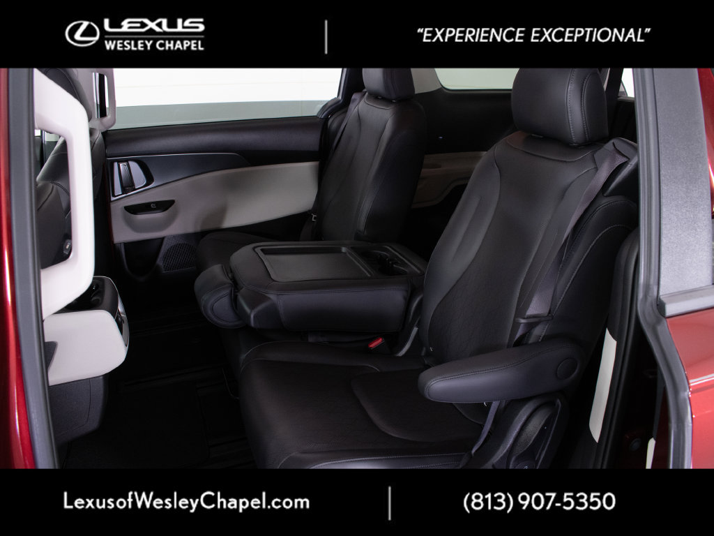 Used 2024 Kia Carnival LX FWD image 15