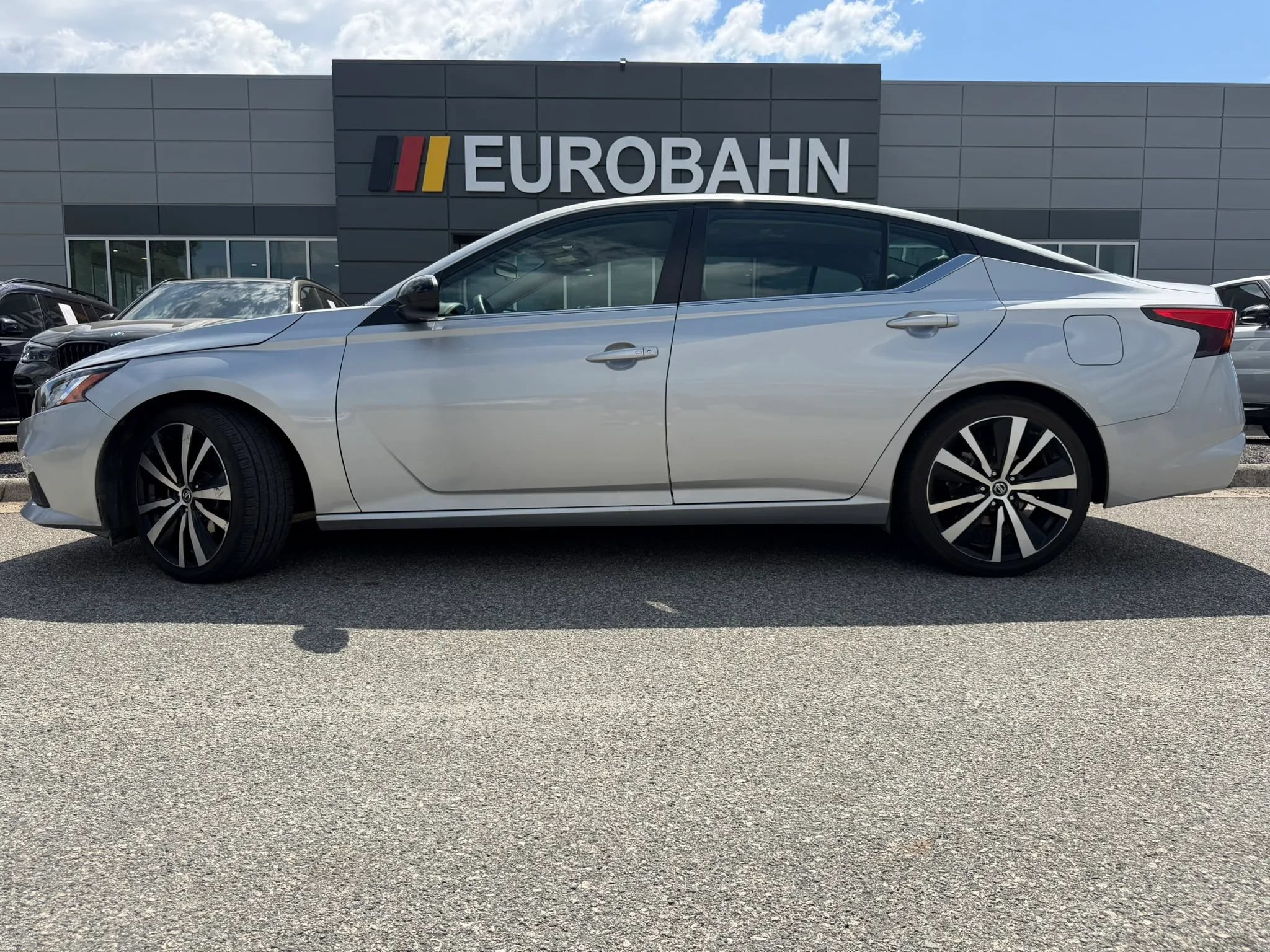 Used 2022 Nissan Altima 2.5 SR FWD image 2