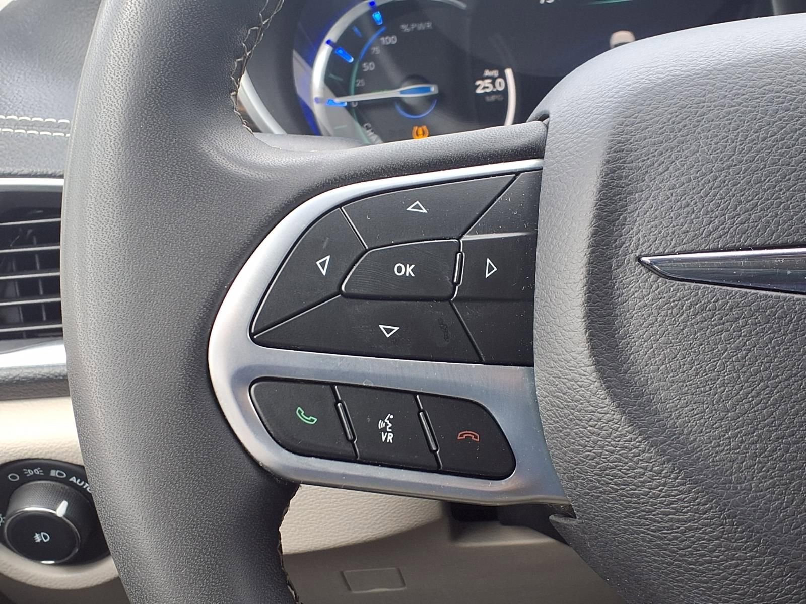 Used 2023 Chrysler Pacifica Limited image 15